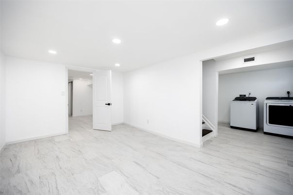 Interior, Marble, Recessed Lighting, Washer
