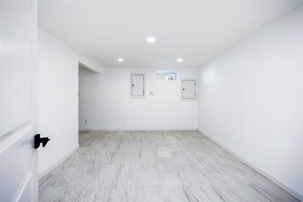 Empty room, Interior, Marble, Recessed Lighting