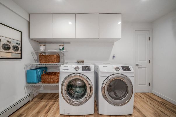Interior, Recessed Lighting, Washer, Wood Texture Flooring