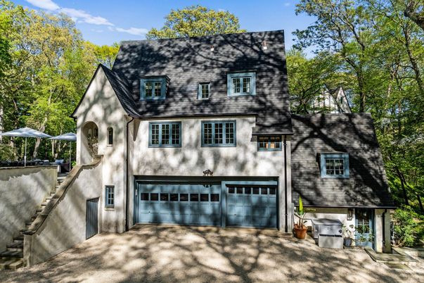 Attached, Exterior, Facade, Cape Cod
