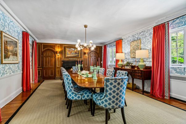 Chandelier, Dining room, Fireplace, Interior, Wood Texture Flooring