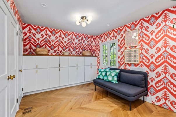 Interior, Recessed Lighting, Wood Texture Flooring