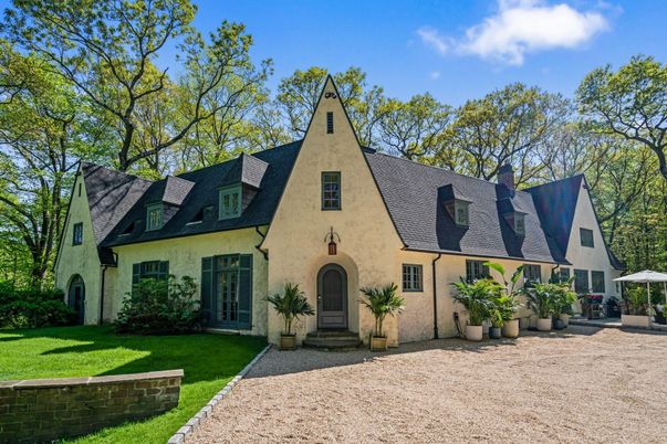 Backyard, Exterior, Facade, French Provincial