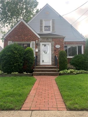 Exterior, Facade, Brick Facade, Brick Traditional