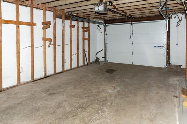 Garage, Interior, Wooden Beams