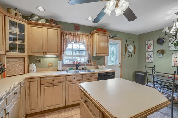 Chandelier, Dining room, Interior, Kitchen, Recessed Lighting, Wood Texture Flooring