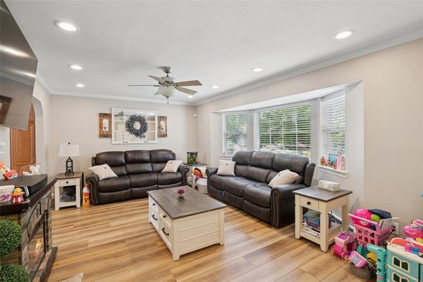 Interior, Living room, Recessed Lighting, Wood Texture Flooring