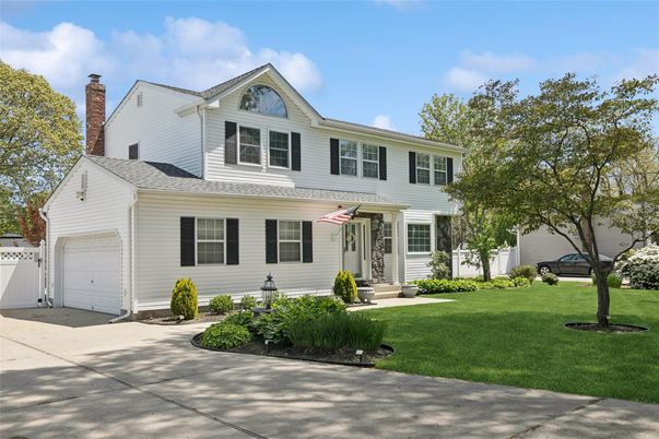 Attached, Exterior, Facade, Farmhouse