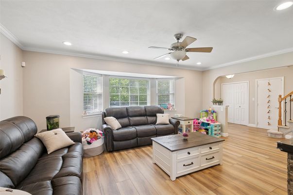 Interior, Living room, Recessed Lighting, Wood Texture Flooring