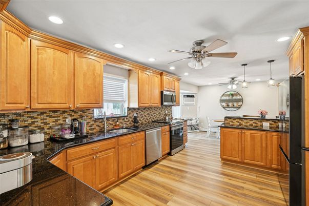 Dining room, Interior, Kitchen, Pendant Lights, Recessed Lighting, Wood Texture Flooring