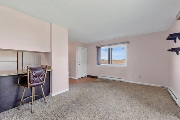 Empty room, Interior, Pendant Lights