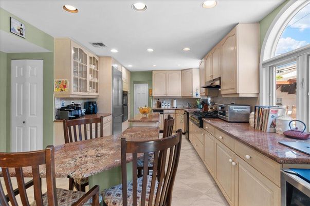 Dining room, Interior, Kitchen, Recessed Lighting, Stainless Steel Appliances
