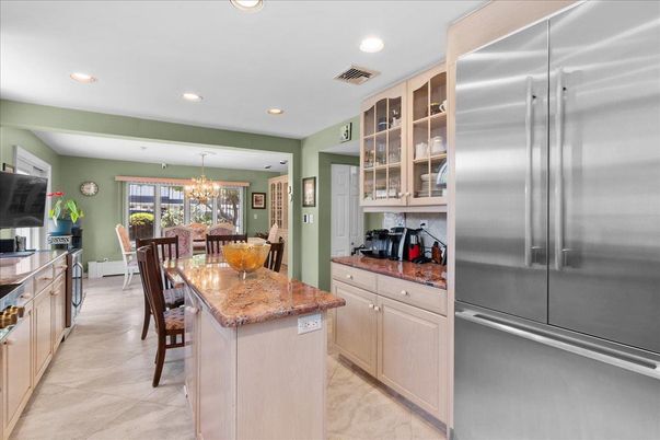 Chandelier, Dining room, Interior, Kitchen, Recessed Lighting, Stainless Steel Appliances