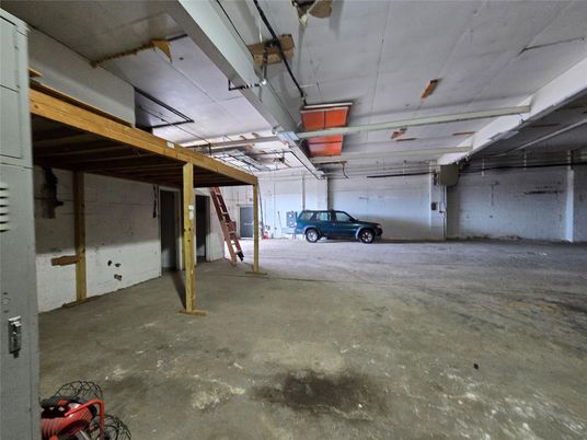 Garage, Interior