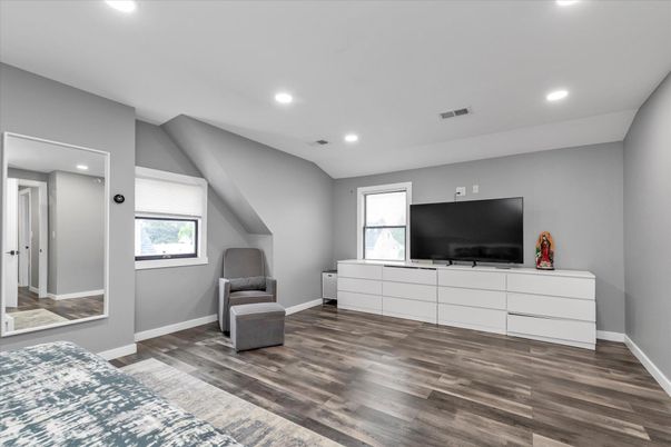 Interior, Recessed Lighting, Wood Texture Flooring