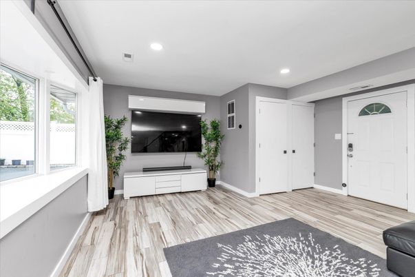 Interior, Recessed Lighting, Wood Texture Flooring