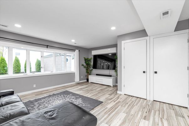 Interior, Recessed Lighting, Wood Texture Flooring