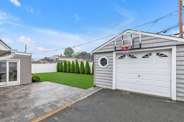 Detached Garage, Exterior