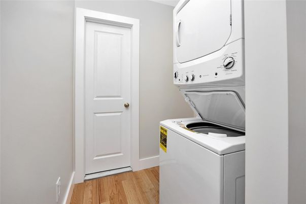 Interior, Utility Closets, Washer, Wood Texture Flooring