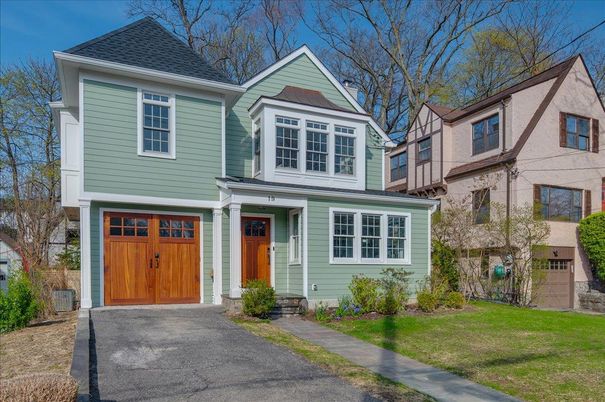 Attached, Exterior, Facade, Farmhouse
