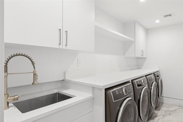 Interior, Marble, Recessed Lighting, Washer