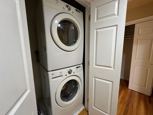 Interior, Utility Closets, Washer, Wood Texture Flooring