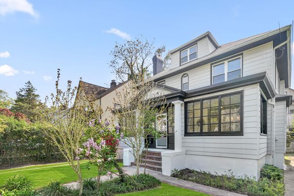Exterior, Facade, American Foursquare