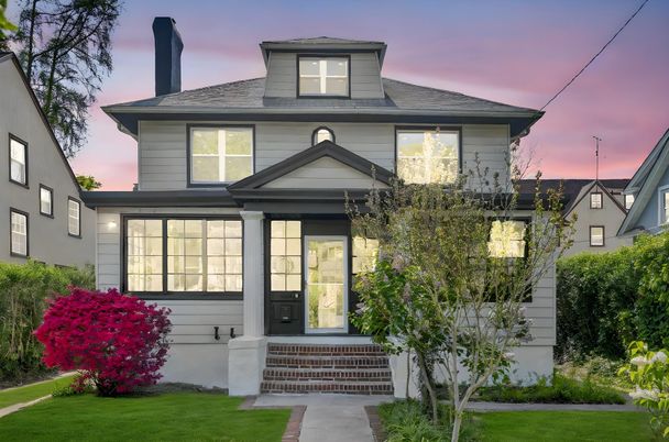 Exterior, Facade, American Foursquare