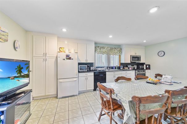 Dining room, Interior, Kitchen, Recessed Lighting