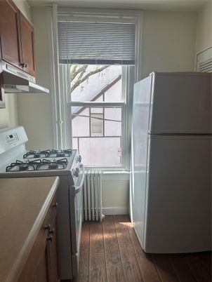 Interior, Kitchen, Washer, Wood Texture Flooring