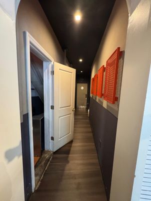 Interior, Recessed Lighting, Wood Texture Flooring