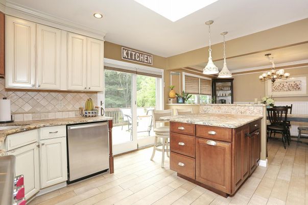 Chandelier, Dining room, Interior, Kitchen, Pendant Lights, Recessed Lighting, Stainless Steel Appliances, Wood Texture Flooring