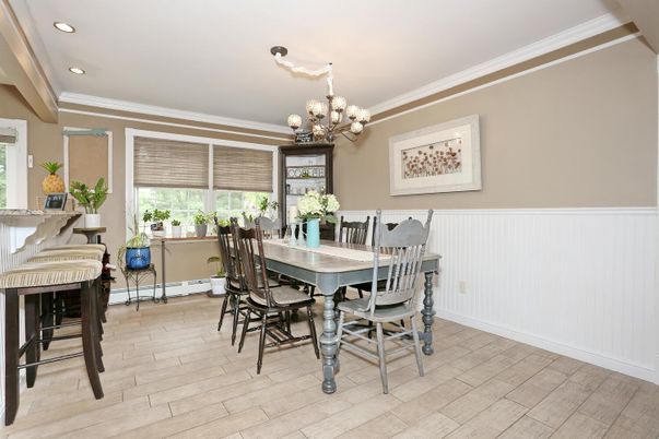 Chandelier, Dining room, Interior, Recessed Lighting, Wood Texture Flooring