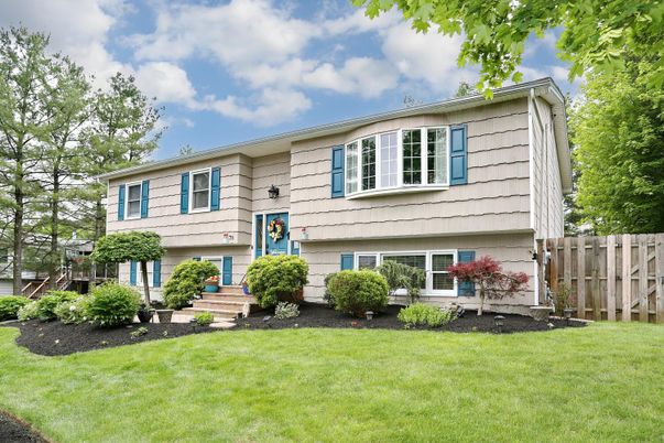Exterior, Facade, Raised Ranch