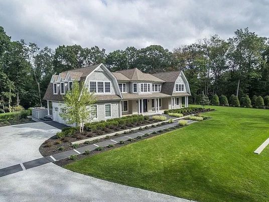Attached, Backyard, Exterior, Facade, Queen Anne Victorian