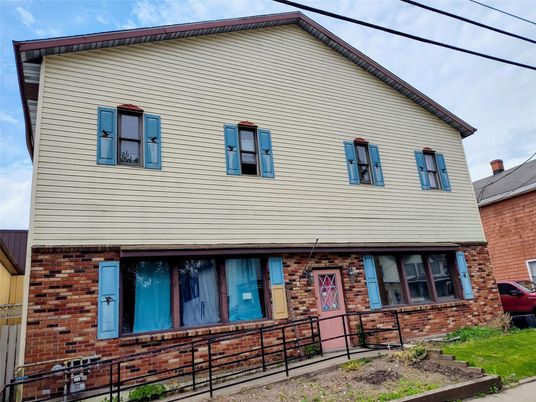 Exterior, Facade, Brick Facade, American Foursquare