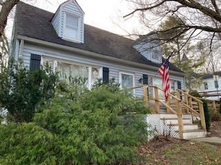 Exterior, Facade, Cape Cod