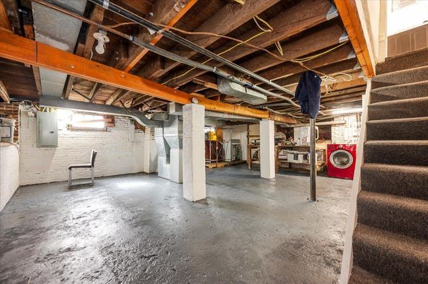 Interior, Washer, Wooden Beams