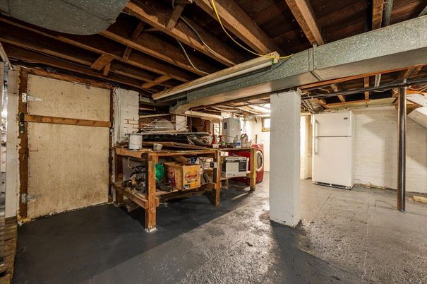 Interior, Washer, Wooden Beams