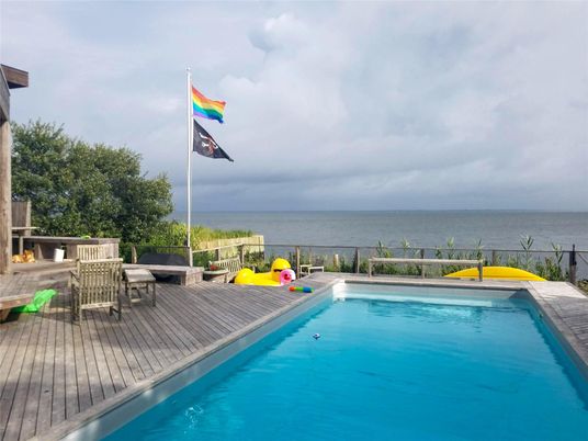 Exterior, Playground, Pool, Water