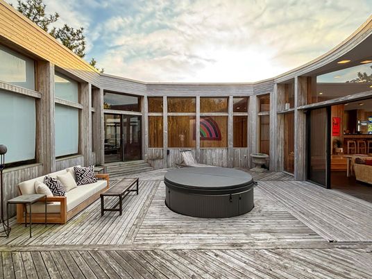 Exterior, Hot Tub