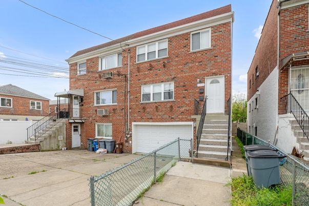 Attached, Exterior, Facade, Brick Facade, Rowhouse