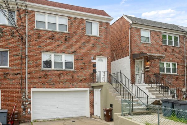Attached, Exterior, Facade, Brick Facade, Rowhouse