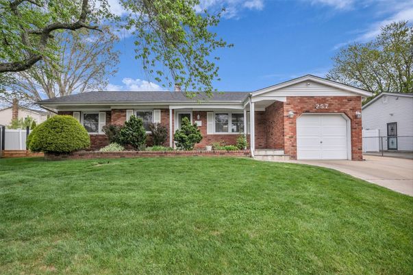 Attached, Exterior, Facade, Brick Facade, Ranch