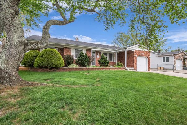 Attached, Exterior, Facade, Brick Facade, Ranch