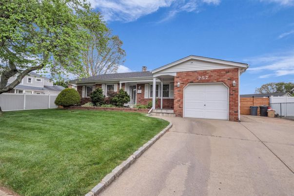 Attached, Exterior, Facade, Brick Facade, Ranch