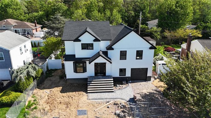 Attached, Exterior, Facade, Farmhouse
