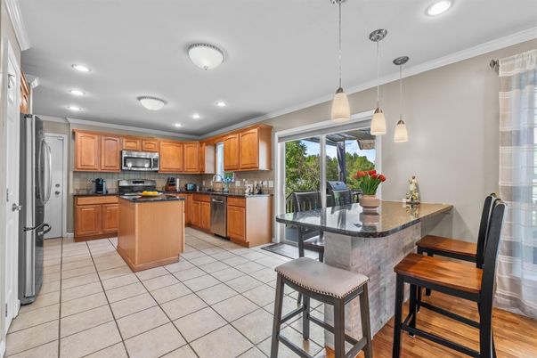 Dining room, Interior, Kitchen, Pendant Lights, Recessed Lighting, Stainless Steel Appliances