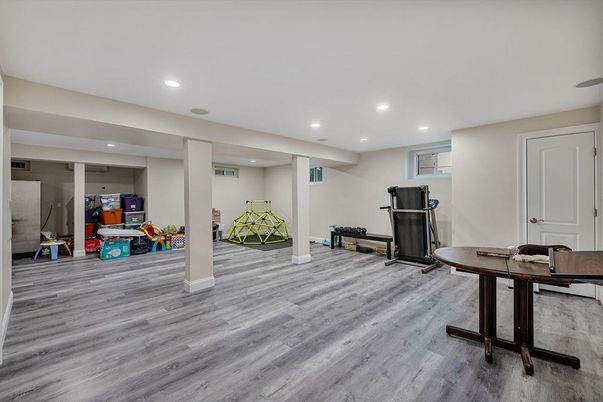 Fitness Equipment, Interior, Recessed Lighting, Wood Texture Flooring