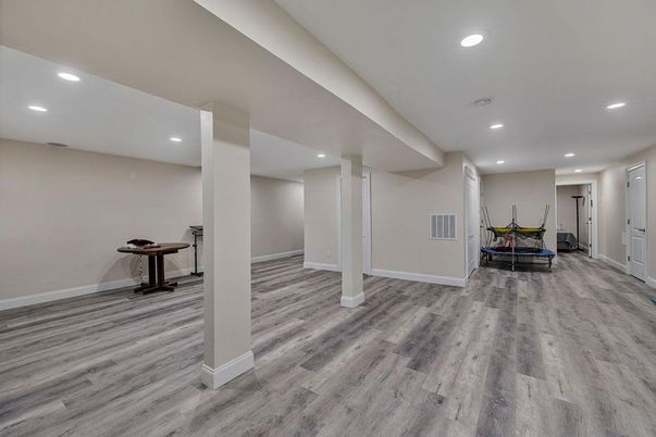 Fitness Equipment, Interior, Recessed Lighting, Wood Texture Flooring